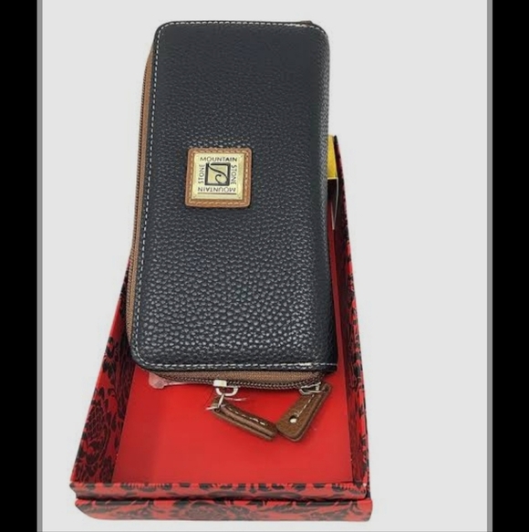 Stone Mountain Accessories Handbags - Black Mountain Wallet